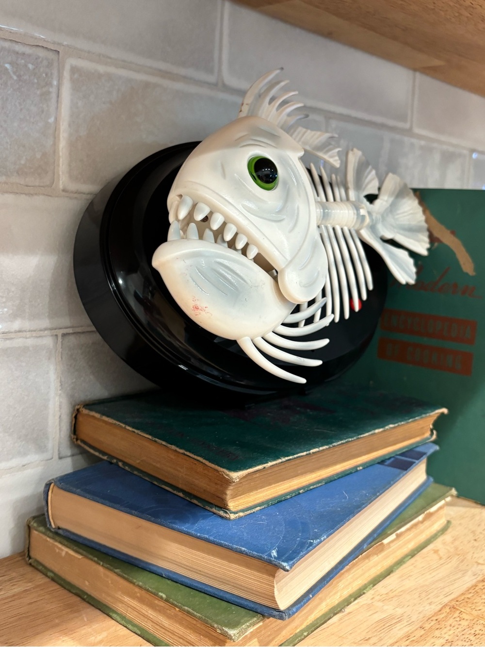 Animated Musical Decorative Fish Skeleton Wall Decor I Will Survive Halloween - Picture 3 of 4